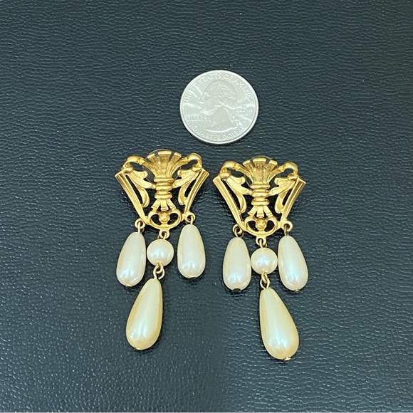 Vintage AVON Gold-tone Crest Victorian Revival Faux Pearl Drop Dangle Earrings - Picture 4 of 12
